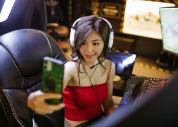 Najlepsze prezenty dla streamera - co warto podarować osobie, która streamuje gry na żywo na platformie Twitch lub YouTube? - Twój Komputer streamerzy